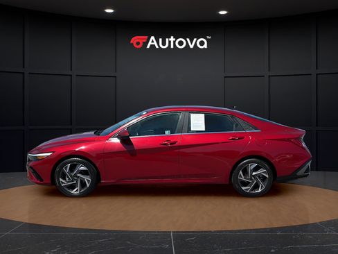 Used 2024 Hyundai Elantra Limited FWD image 2