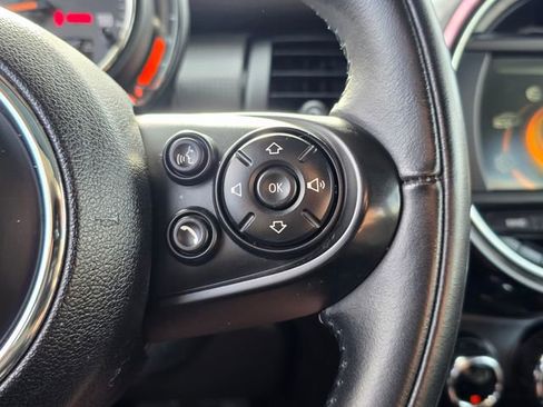 Used 2018 MINI Cooper 2-Door Hardtop w/ Cold Weather Package image 24