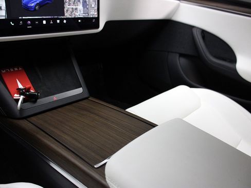 Used 2022 Tesla Model S AWD image 39