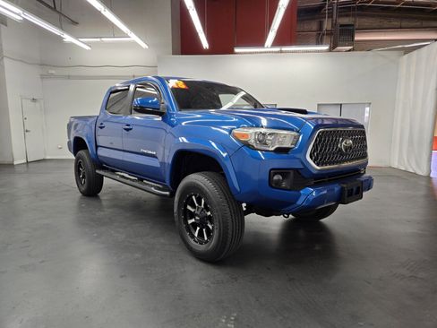 Used 2018 Toyota Tacoma TRD Sport image 4