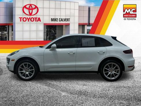 Used 2018 Porsche Macan AWD/4WD image 2