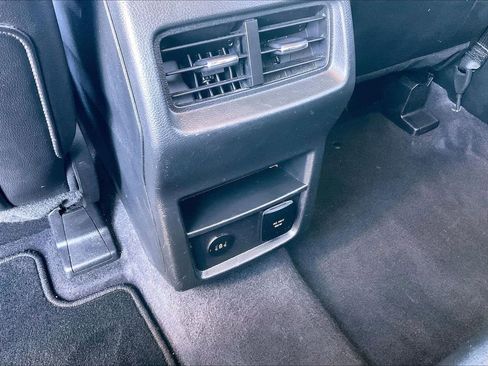 Used 2023 Ford Edge Titanium image 25