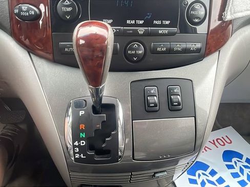 Used 2005 Toyota Sienna XLE Limited image 25