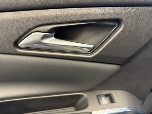 Used 2025 Chevrolet Traverse LT image 26