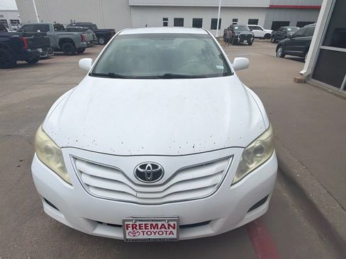 Used 2010 Toyota Camry LE FWD image 3