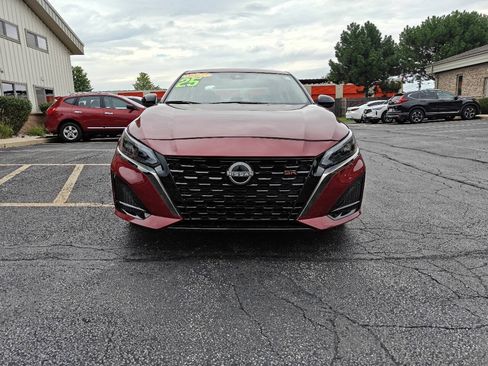 Used 2025 Nissan Altima 2.5 SV FWD image 9