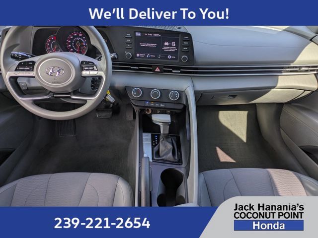 Used 2021 Hyundai Elantra SE FWD image 13