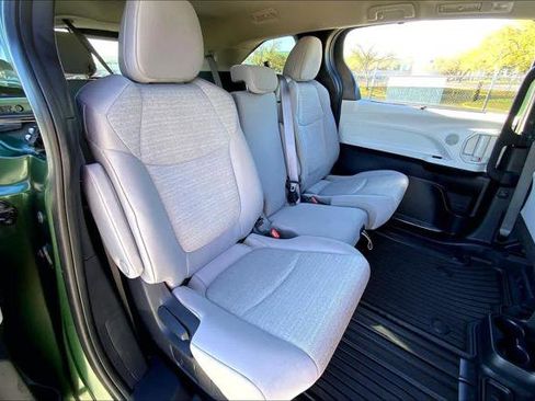 Certified 2025 Toyota Sienna LE w/ LE Plus Package image 19