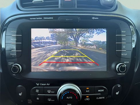 Used 2018 Kia Soul ! w/ Tech Package FWD image 18