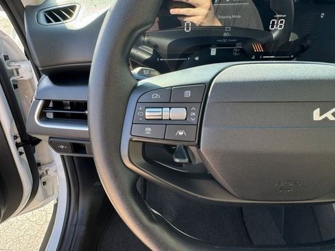 New 2025 Kia K4 LX image 27