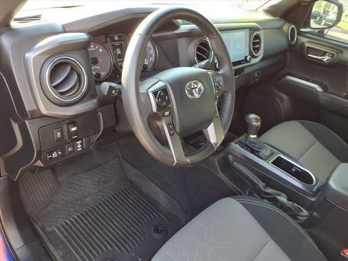Used 2023 Toyota Tacoma TRD Off-Road w/ Technology Package AWD/4WD image 6
