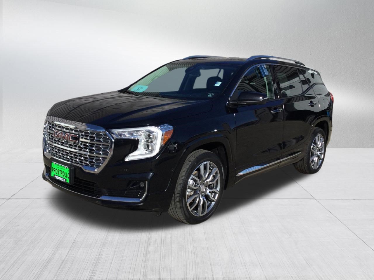 Used 2024 GMC Terrain Denali w/ Denali Premium Package AWD/4WD image 2