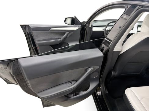 Certified 2023 Tesla Model Y Long Range AWD/4WD image 10