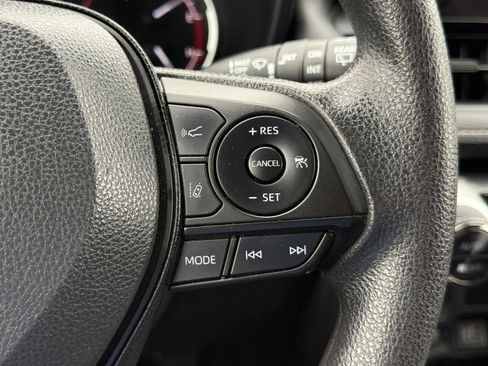 Used 2025 Toyota RAV4 XLE AWD/4WD image 32