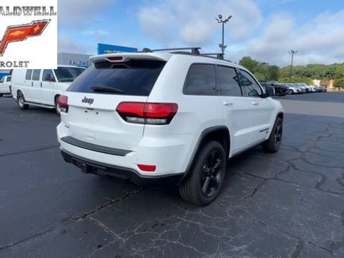 Used 2017 Jeep Grand Cherokee Laredo AWD/4WD image 8