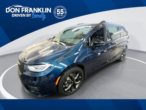 Used 2025 Chrysler Pacifica Limited FWD image 1