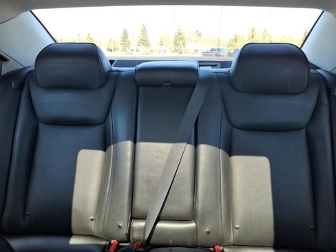 Used 2019 Chrysler 300 Limited AWD/4WD image 14