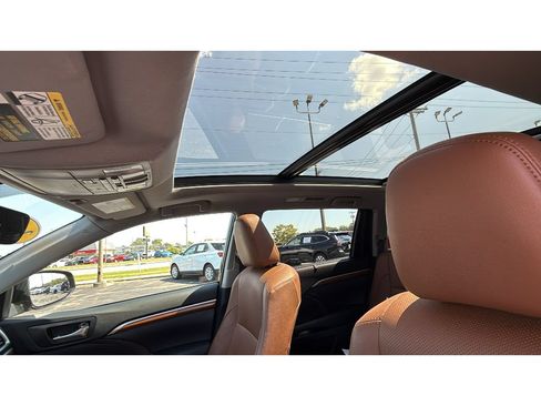 Certified 2019 Toyota Highlander Limited Platinum AWD/4WD image 32