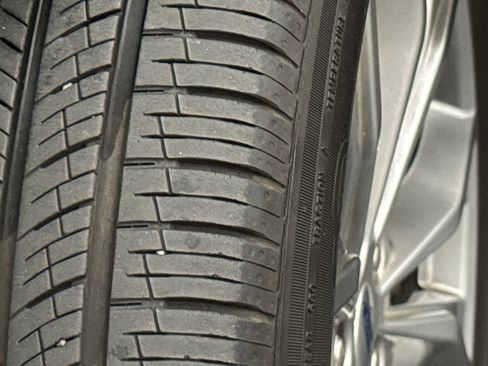 Used 2020 Ford Explorer XLT w/ Equipment Group 202A RWD image 24