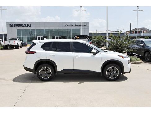 Used 2024 Nissan Rogue SV AWD/4WD image 6