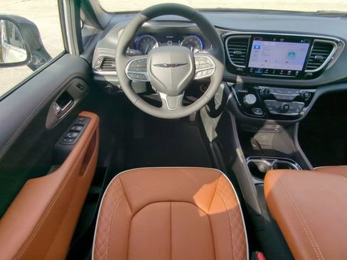 New 2026 Chrysler Pacifica Pinnacle w/ Trailer Tow Group image 21
