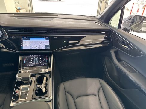 Used 2025 Audi Q7 3.0T Premium Plus image 47