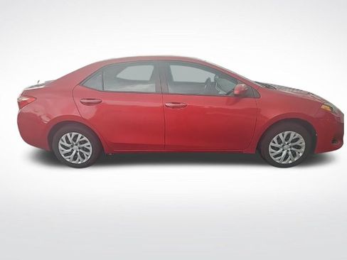 Used 2018 Toyota Corolla LE FWD image 2