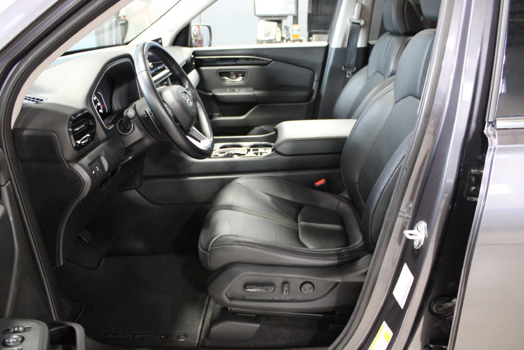 Used 2023 Honda Pilot Touring image 6