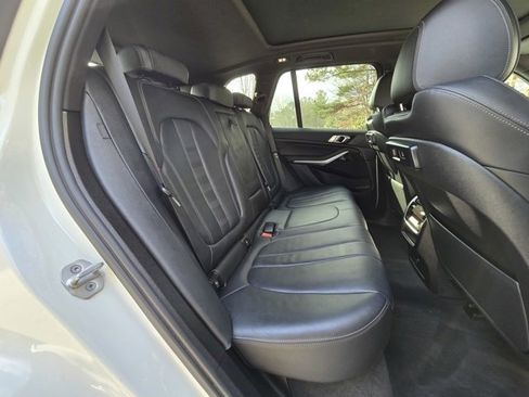 Used 2021 BMW X5 xDrive40i w/ M Sport Package image 20