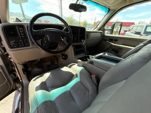 Used 2006 GMC Sierra 2500 SLT w/ Heavy-Duty Power Package AWD/4WD image 40