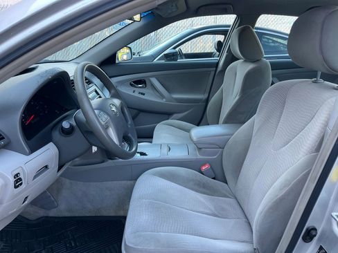 Used 2011 Toyota Camry LE image 9