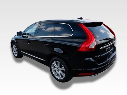 Used 2016 Volvo XC60 T6 w/ Proximity Package AWD/4WD image 3