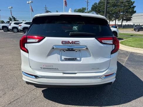 Used 2024 GMC Terrain Denali w/ Denali Premium Package AWD/4WD image 7
