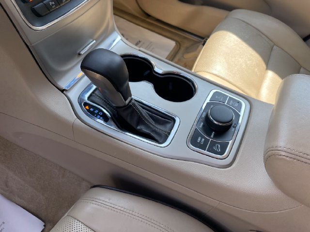 Used 2017 Jeep Grand Cherokee Overland AWD/4WD image 26