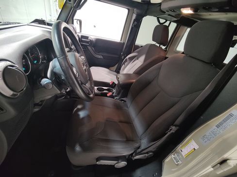 Used 2018 Jeep Wrangler Unlimited Sport S image 24