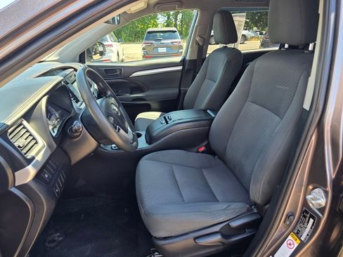 Used 2019 Toyota Highlander LE image 7
