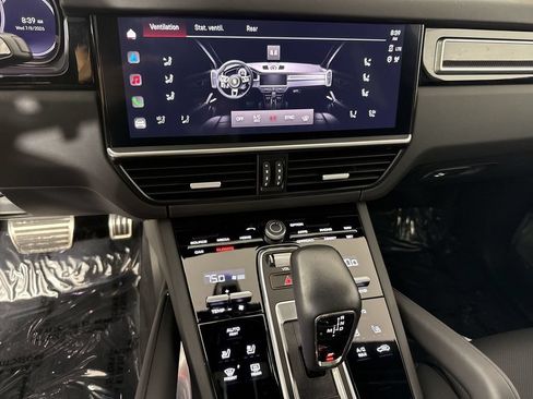 Certified 2023 Porsche Cayenne Turbo AWD/4WD image 31