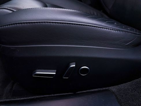 Used 2022 Tesla Model S image 18