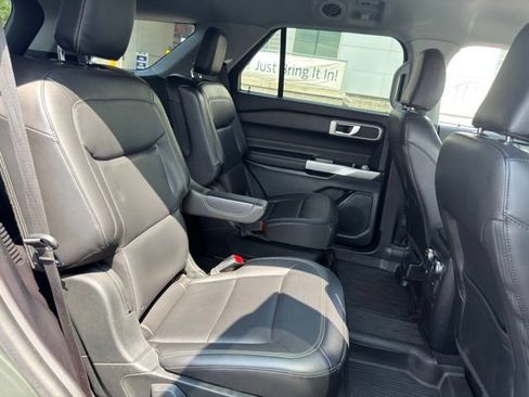 Used 2022 Ford Explorer XLT w/ Equipment Group 202A AWD/4WD image 34