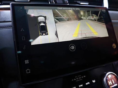 Used 2021 Jaguar F-PACE SVR image 35