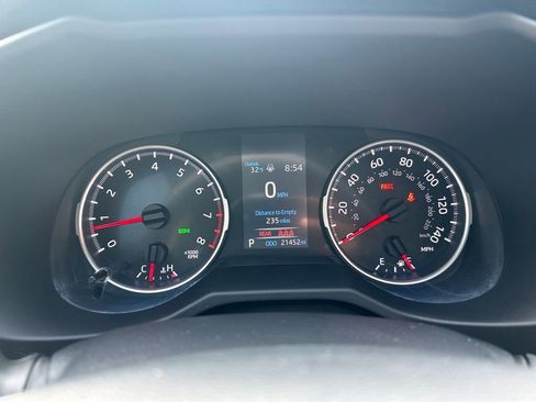 Used 2022 Toyota RAV4 XLE Premium image 11