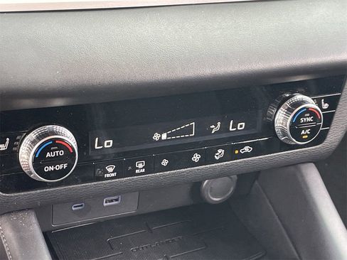 Used 2023 Mitsubishi Outlander SE Black Edition image 27