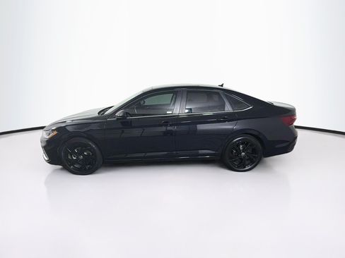 Used 2025 Volkswagen Jetta SE FWD image 4