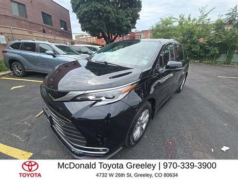 Used 2023 Toyota Sienna Platinum AWD/4WD image 1