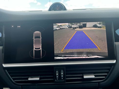 Used 2021 Porsche Cayenne image 21