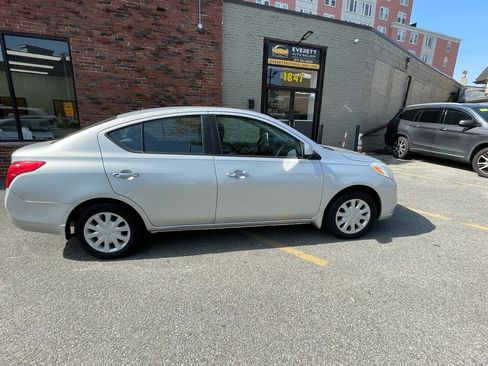 Used 2012 Nissan Versa SV FWD image 2