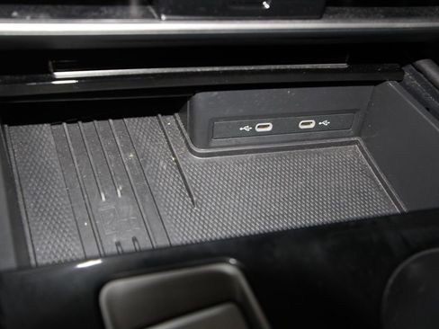 Used 2025 Volkswagen Atlas SE image 17