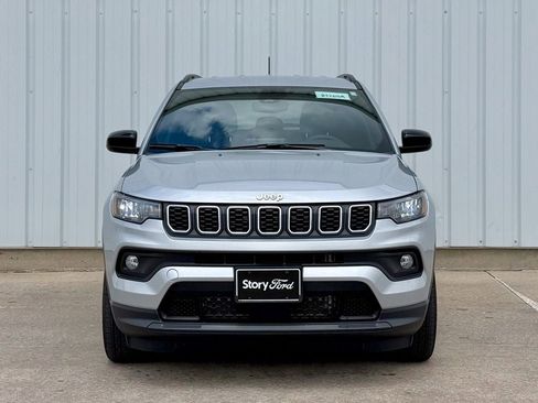 Used 2025 Jeep Compass Latitude AWD/4WD image 9