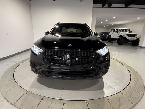 Used 2024 Mercedes-Benz GLC 300 4MATIC image 3