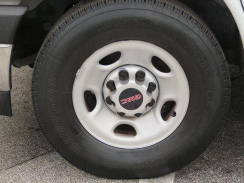 Used 2020 GMC Savana 2500 w/ Driver Convenience Package image 8